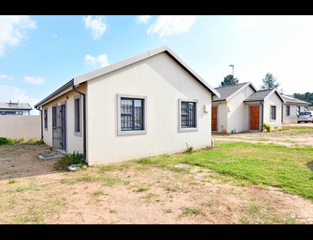 3 BEDROOM HOUSE FOR SALE IN COSMO CITY